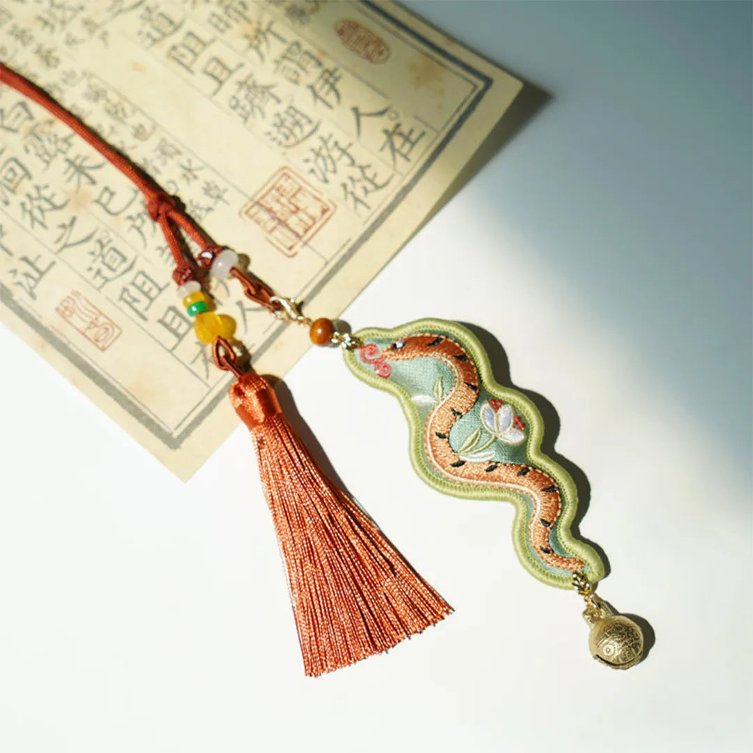 Hanfu Step-Pendant & Mugwort Sachet - Embroidered ‘Five Venoms’ Talisman, Detachable Ancient Chinese Accessory for Dragon Boat Festival